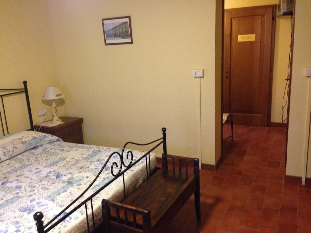 Agriturismo La Marletta Imola Szoba fotó